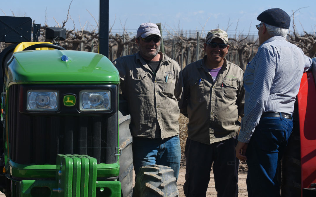 Treinta tractores para Pequeños Productores de Mendoza