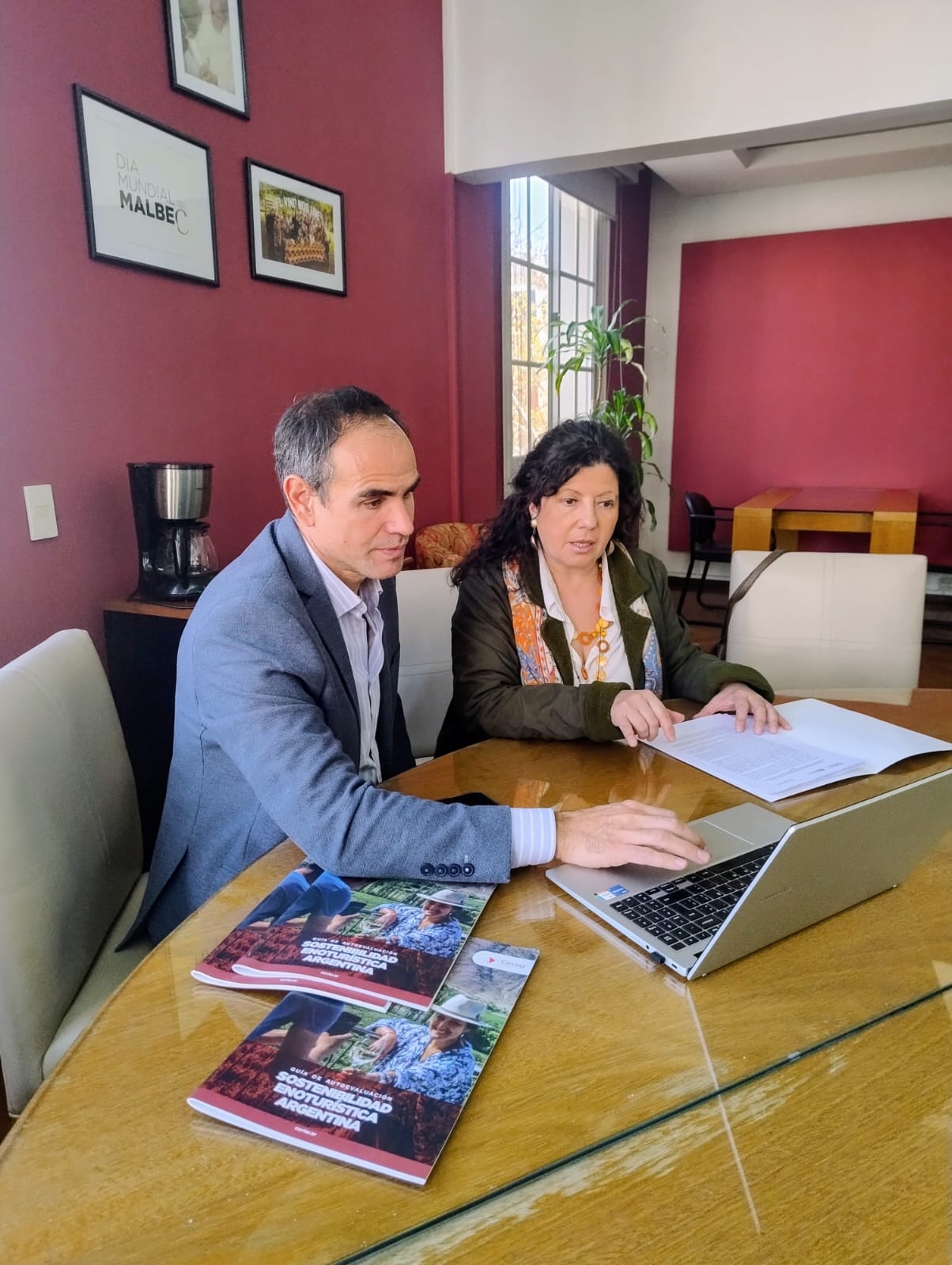 COVIAR y el Instituto Tecnológico Universitario se unen para impulsar la sostenibilidad vitivinícola