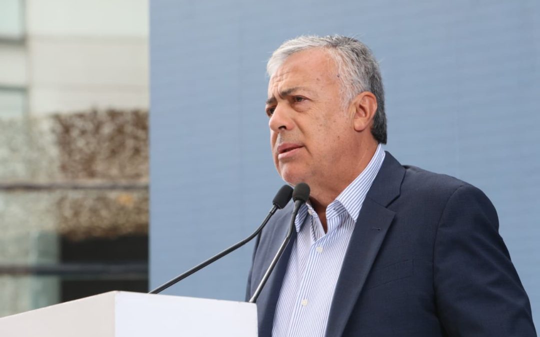 Aquí estan las fotos del gobernador Alfredo Cornejo en su discurso