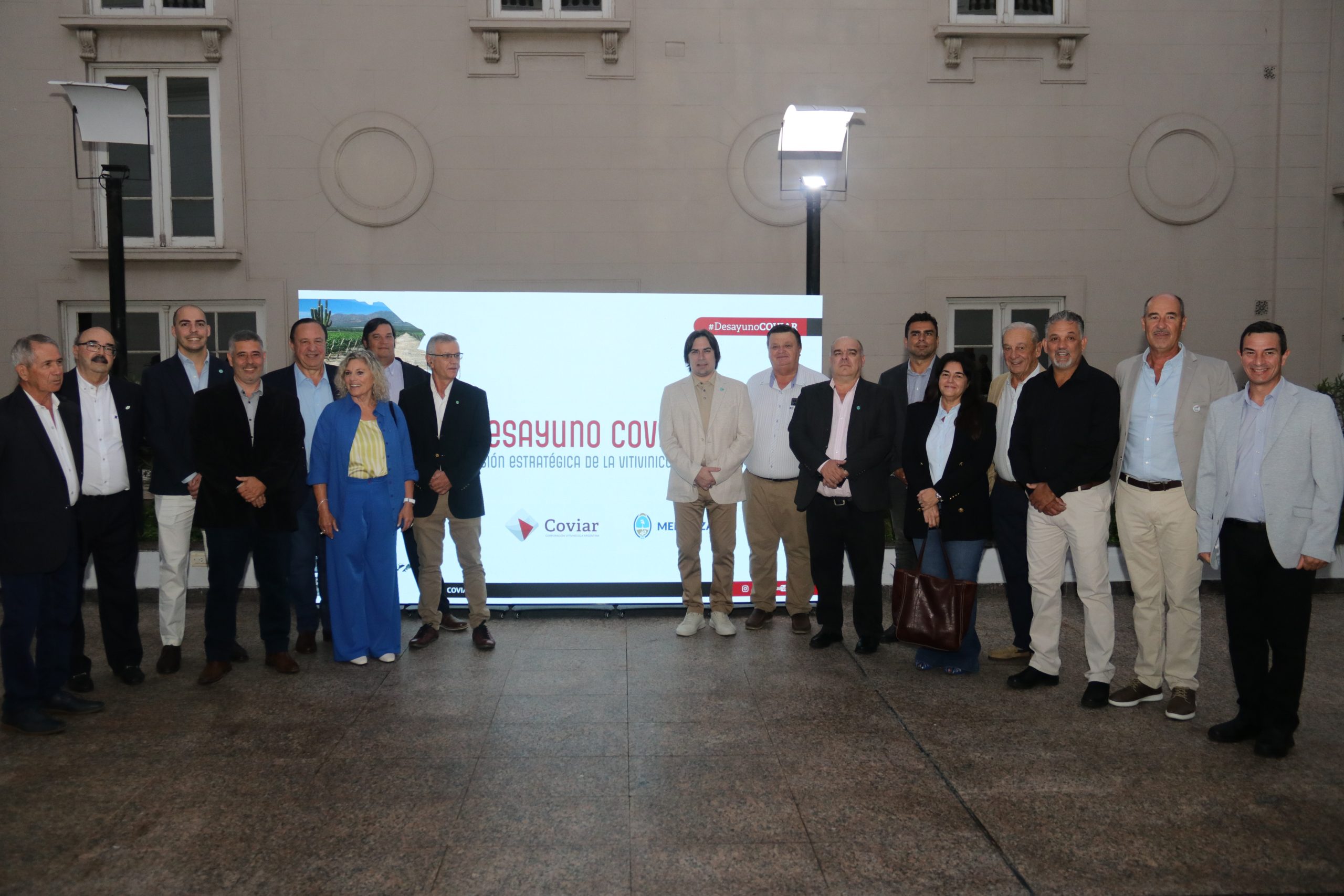 Los personajes y las mejores fotos de sociales del Desayuno de COVIAR 2026